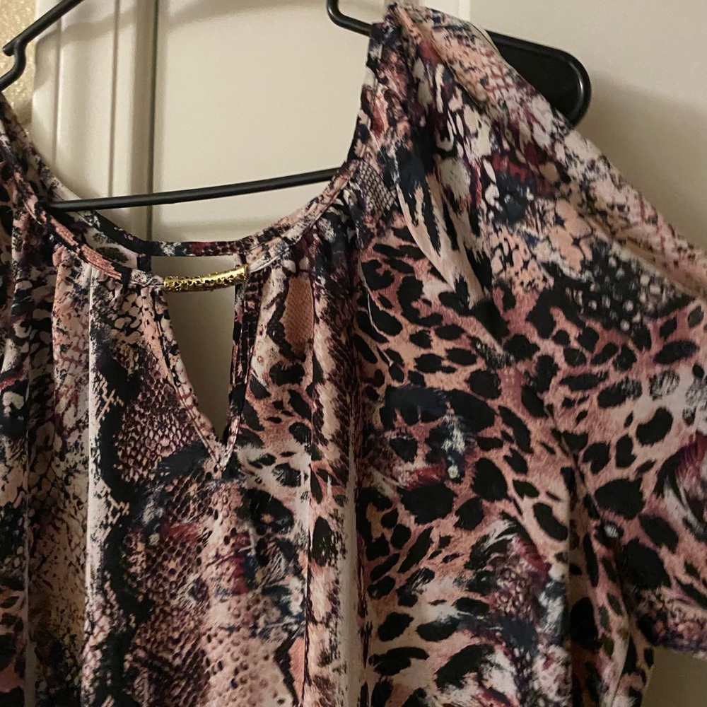 A Byer blouse - Picture 3 of 6